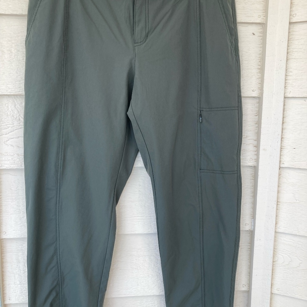 Kirkland Women's Ankle Travel Pant